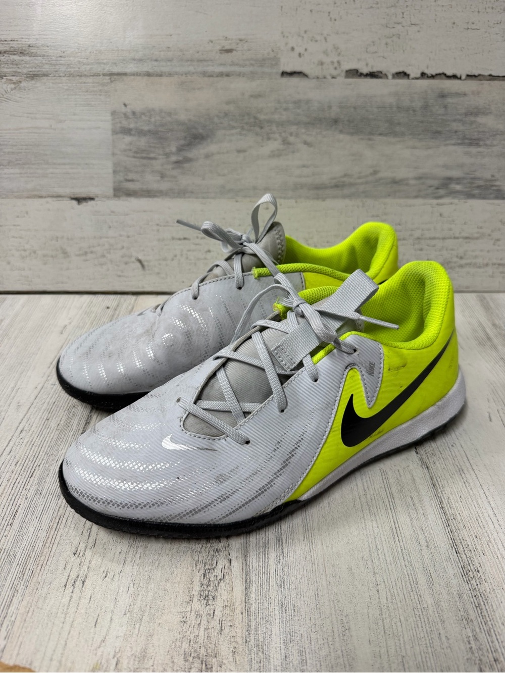 Nike Indoor Soccer Shoes Cleats Gray Volt Yellow Men’s Size 6Y / Women’s 7.5